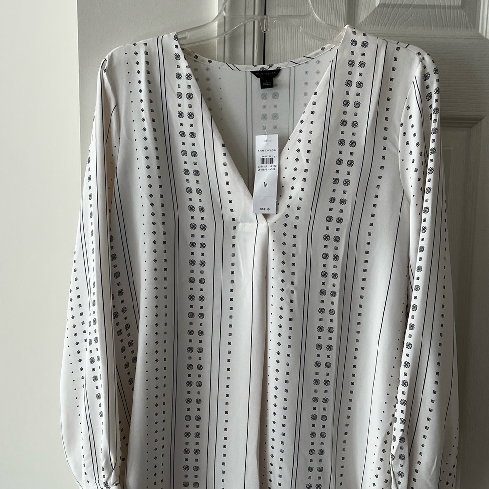 Ann Taylor Blouse Womens Medium White Striped V Neck Long Sleeve Stretch Modern